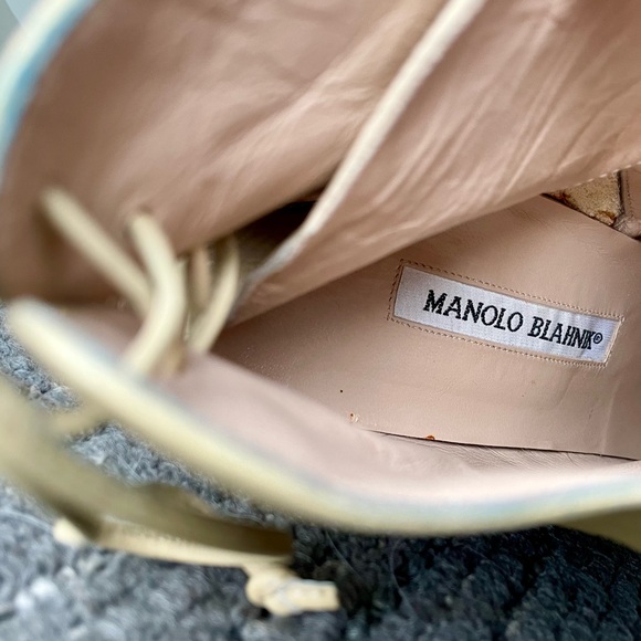 Monolo Blahnik cream color boots, size 9 US, Handmade in Italy. Comfy 3” heel. - Picture 7 of 16
